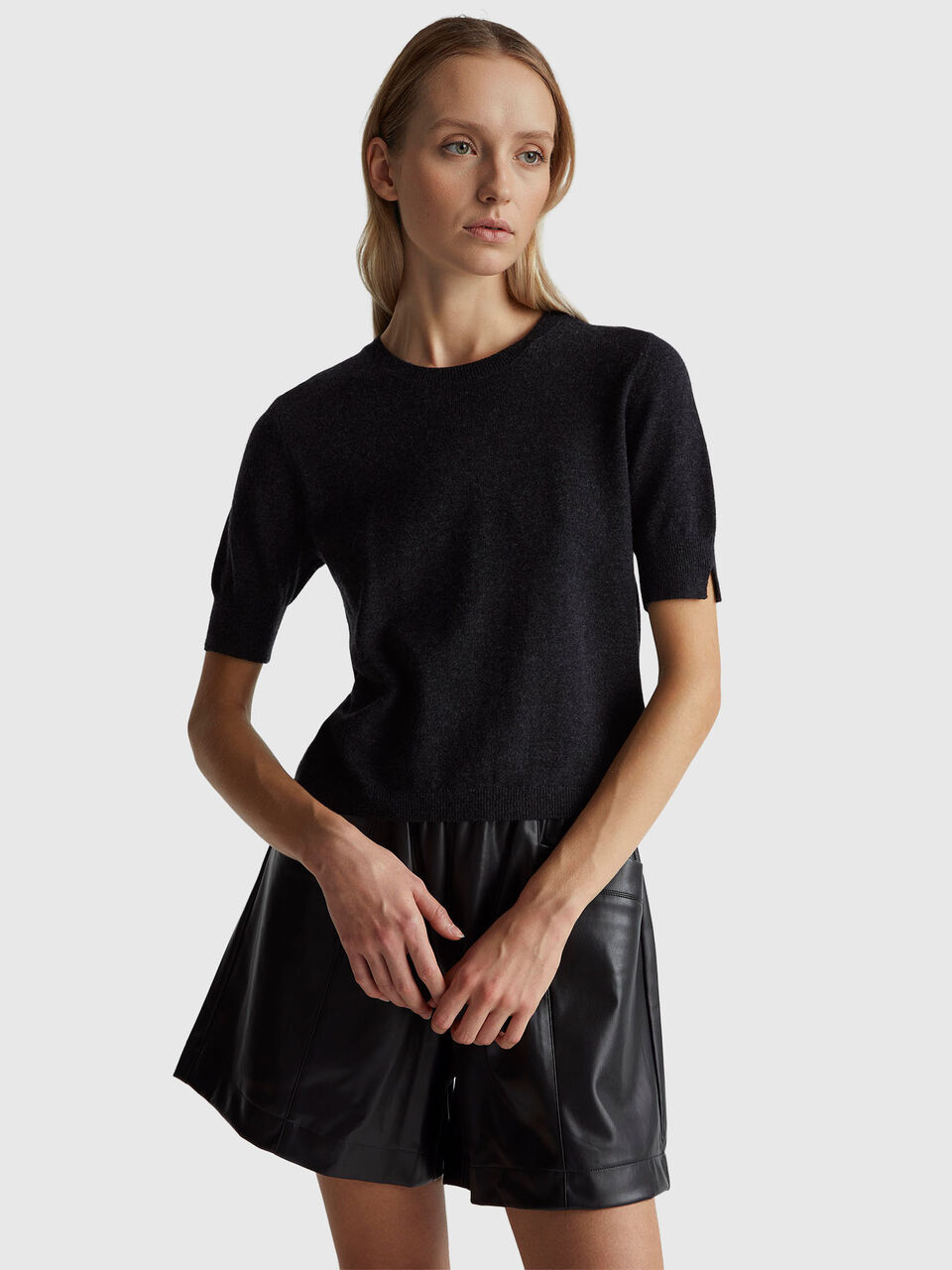 Anthracite short sleeve sweater in pure Merino wool