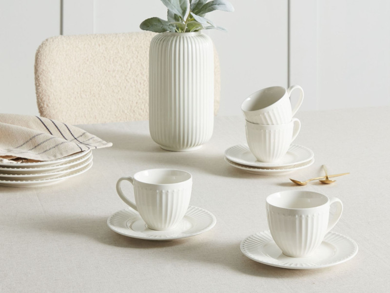 Zestaw 4 filiżanek ze spodkami z porcelany biały