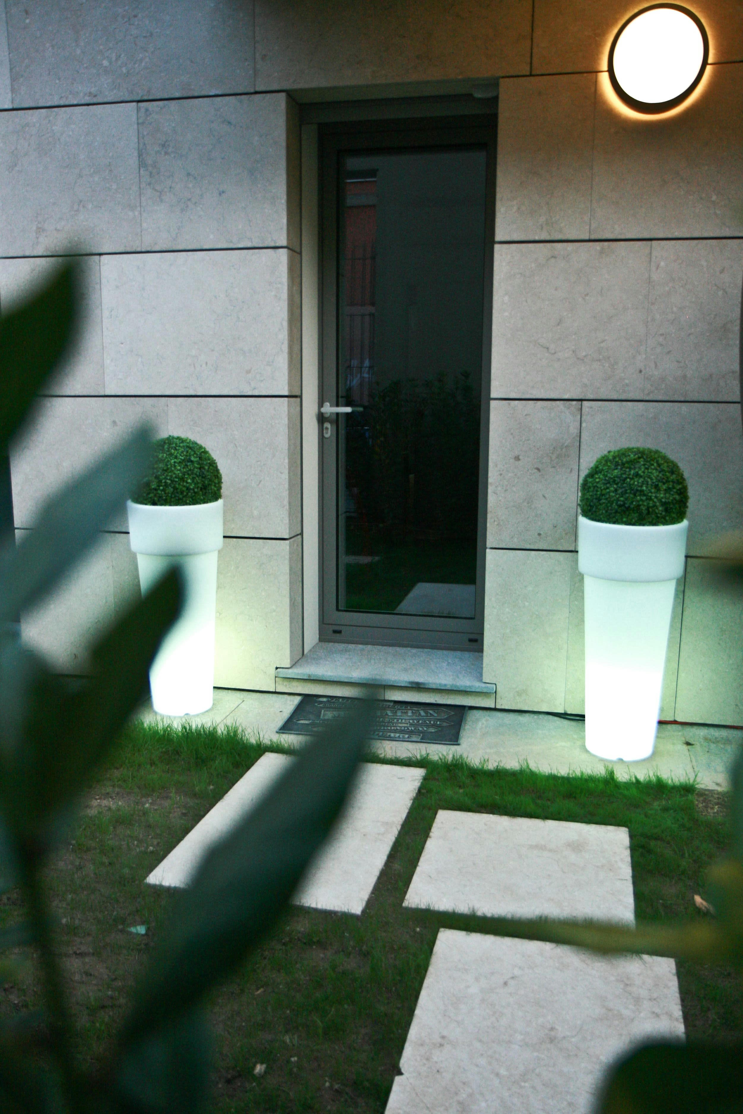 MARCANTONIO - Pot à fleur éclairé en résine recyclable neutre D39cm