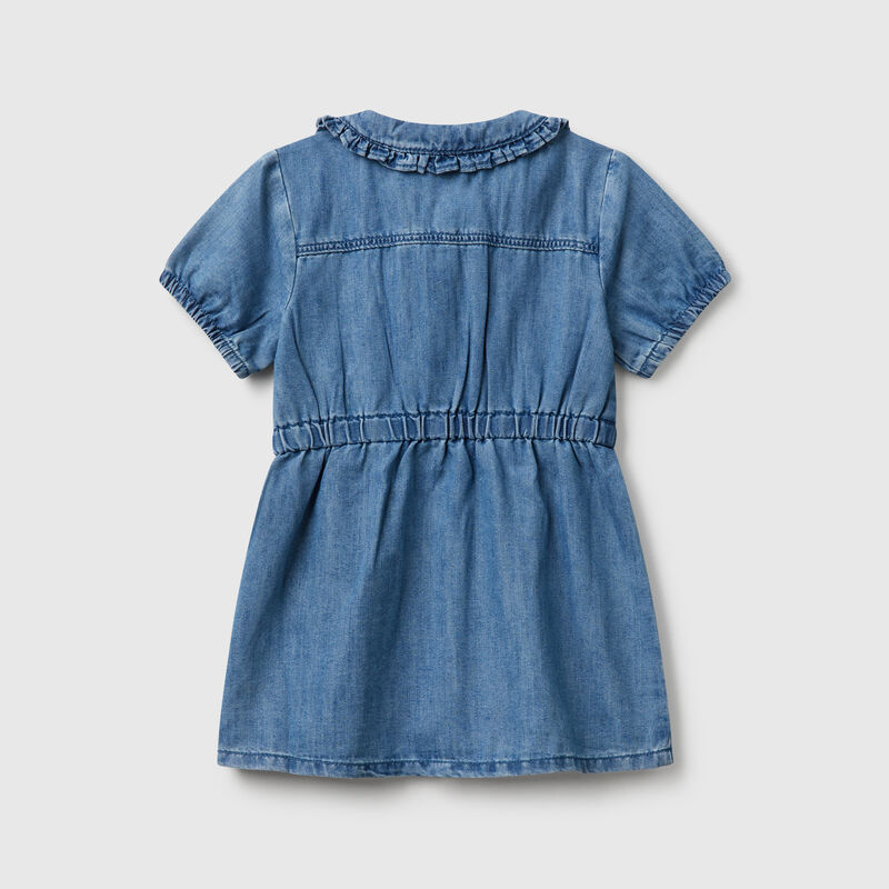 Dress with chambray collar
