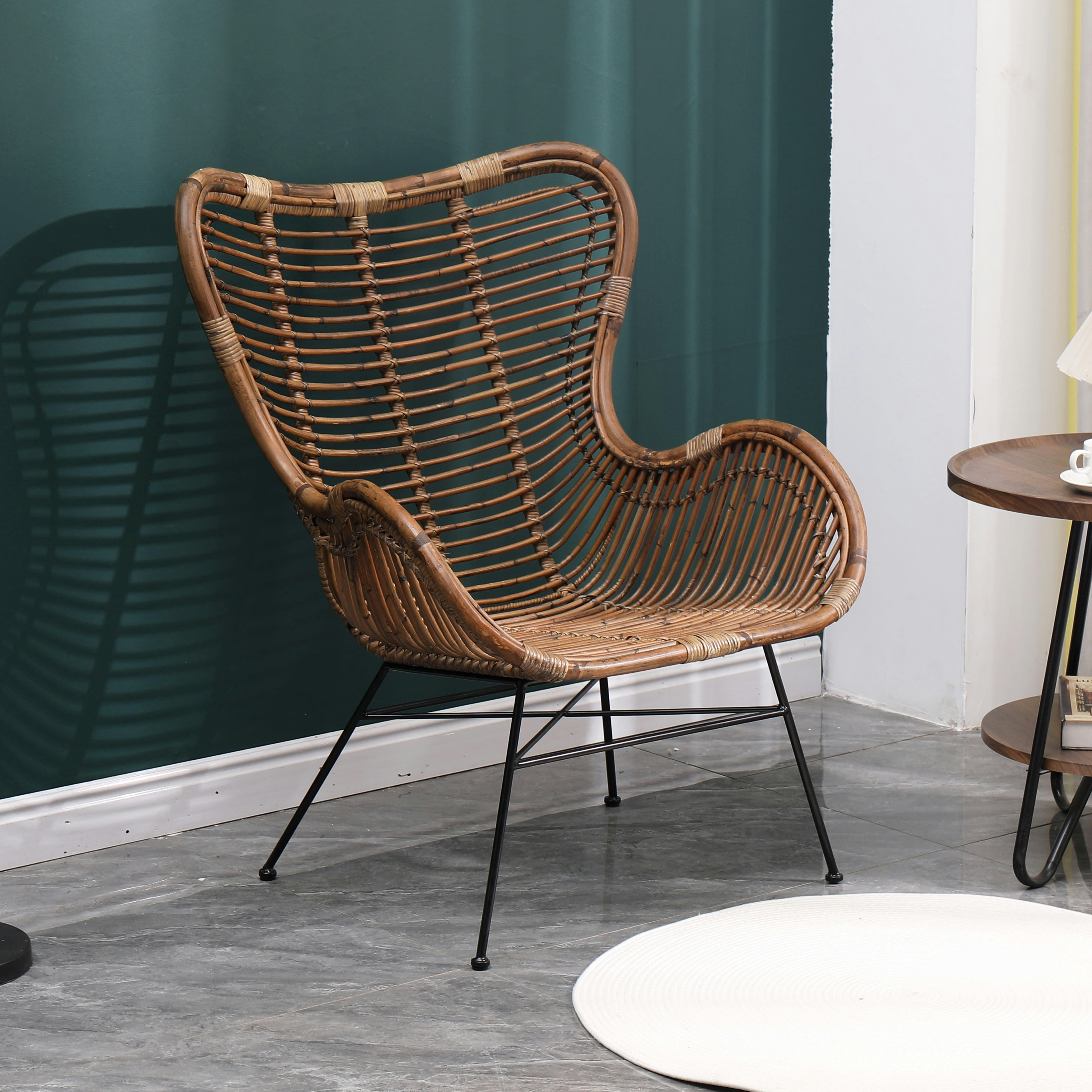 - Fauteuil en métal et rotin naturel