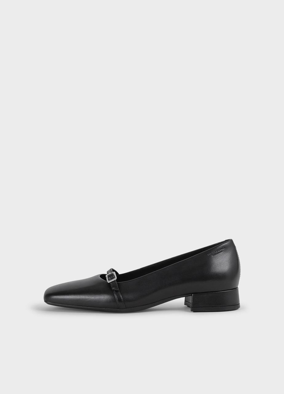 Debbi Pumps