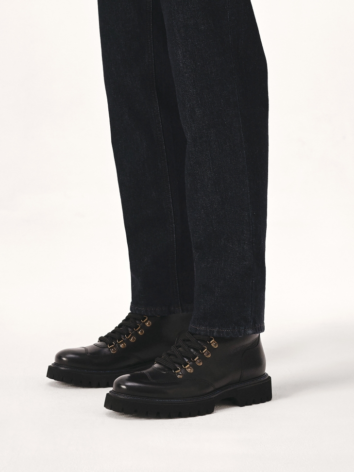 All-purpose black men's boots on trep sole