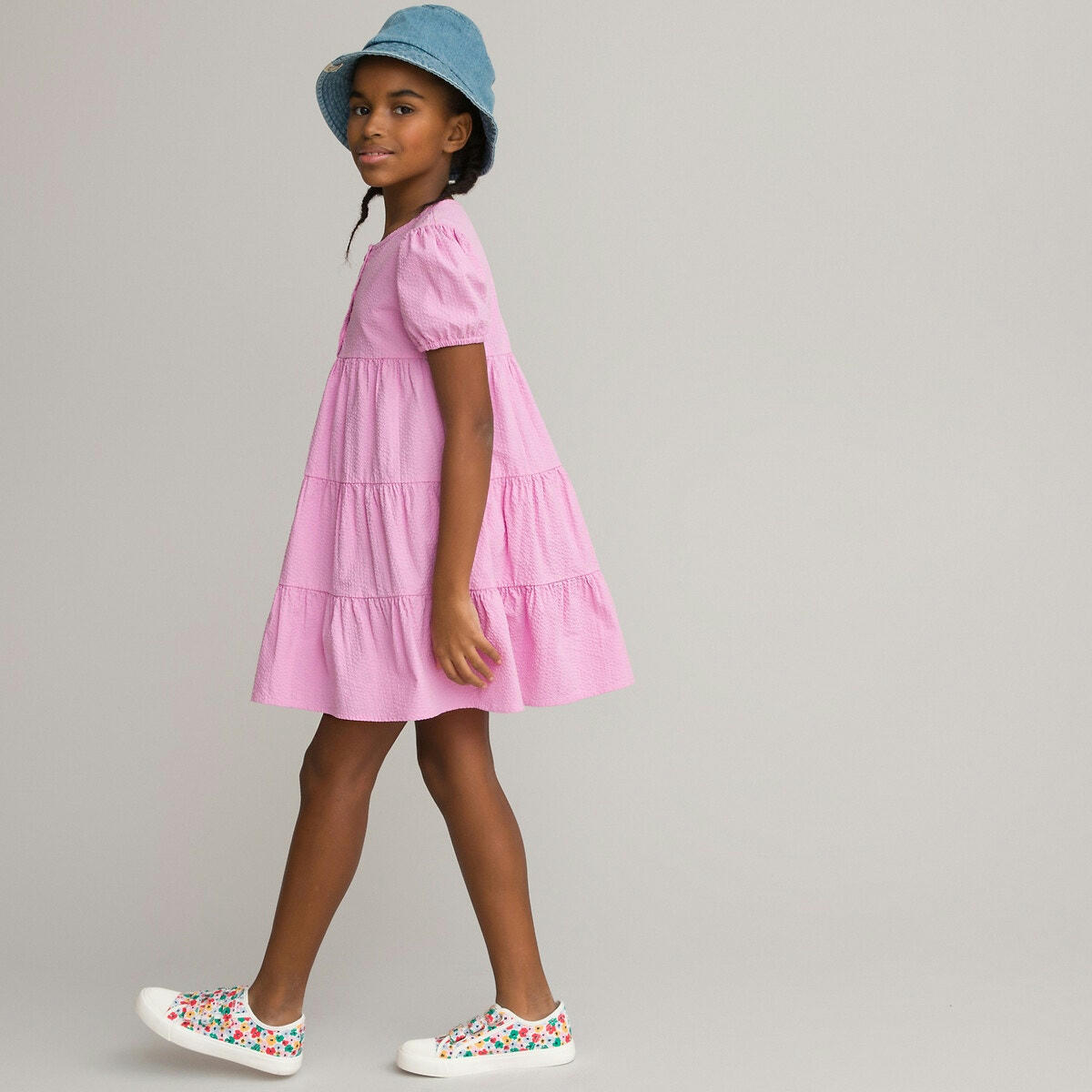 Robe manches courtes en tissu gaufré