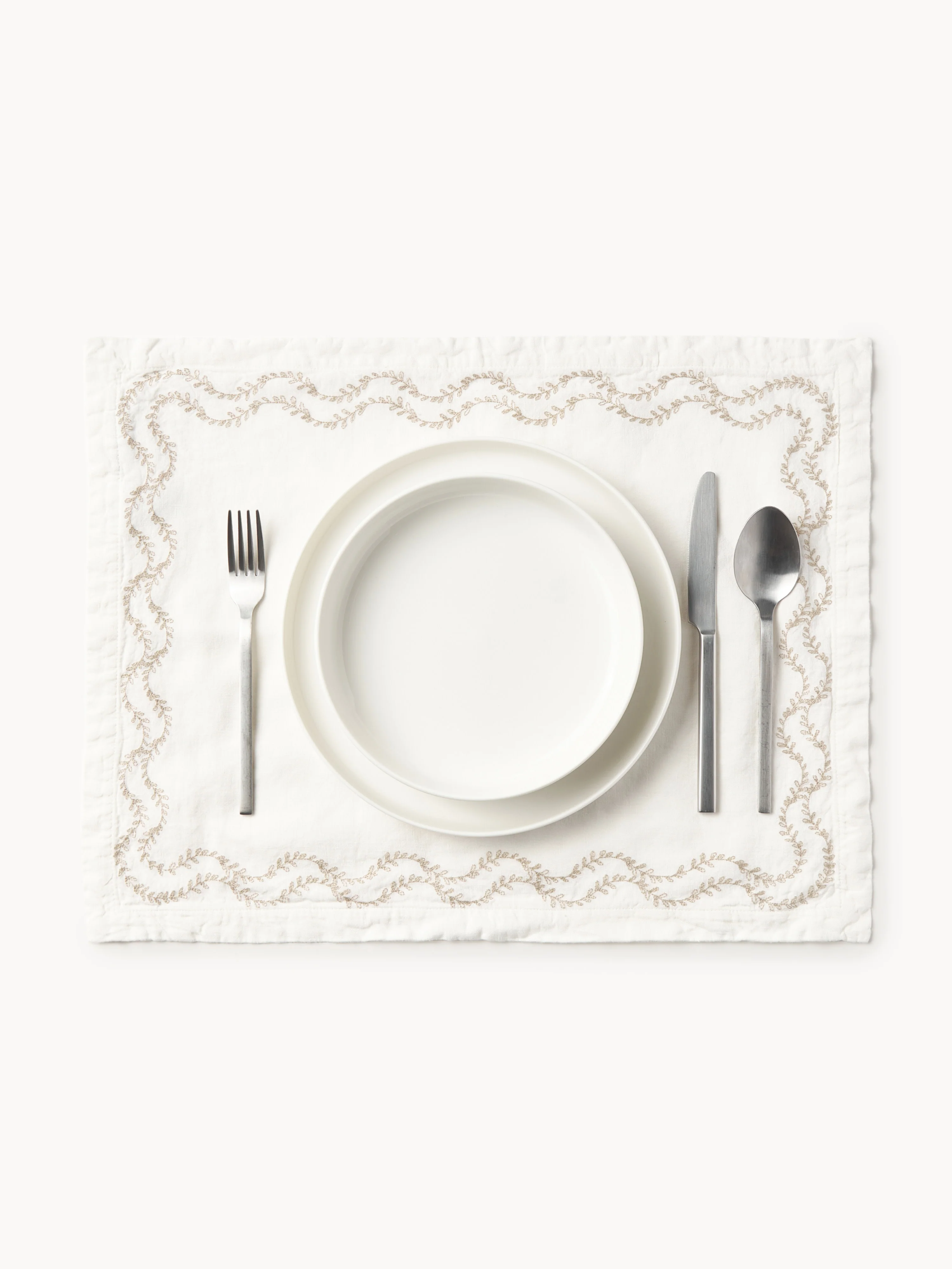 Gewaschene Leinen-Tischsets Ivy mit handgefertigter Bestickung, 2er-Set