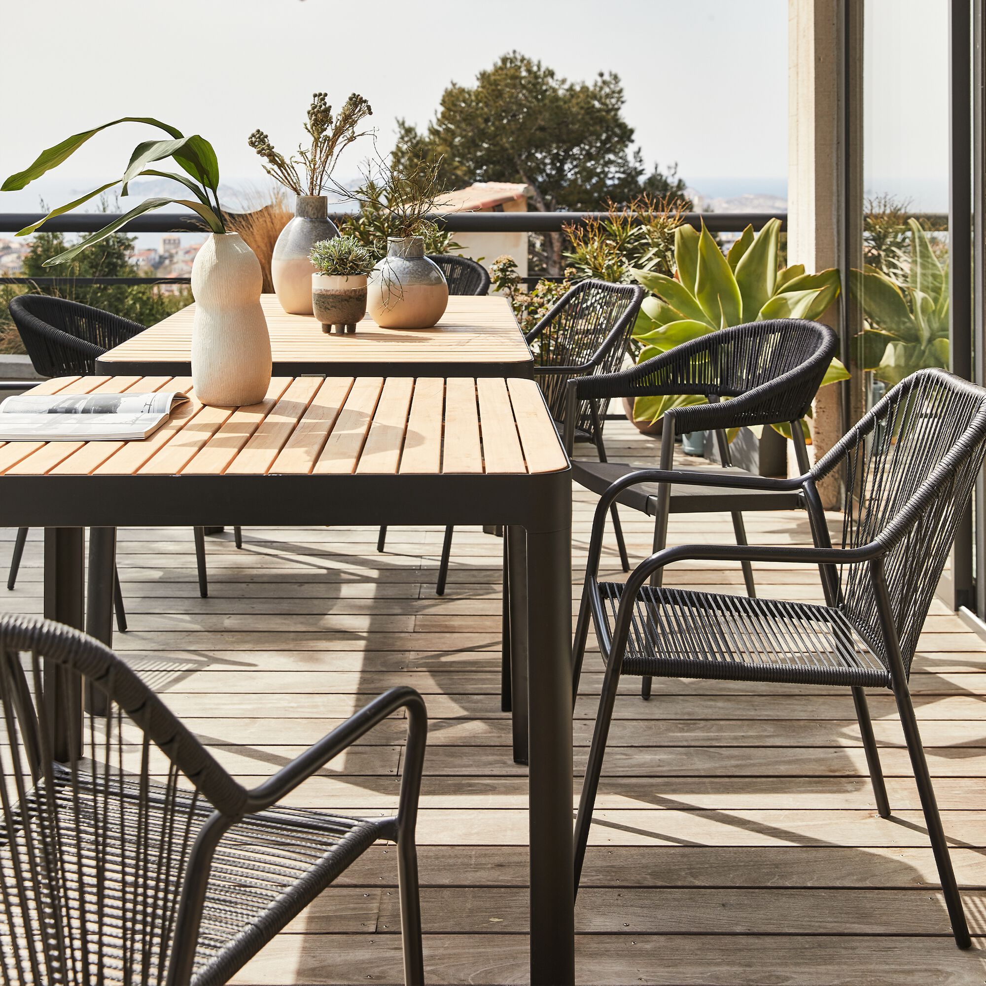TASTA - Table de repas jardin en aluminium et teck - bois clair (6 places)