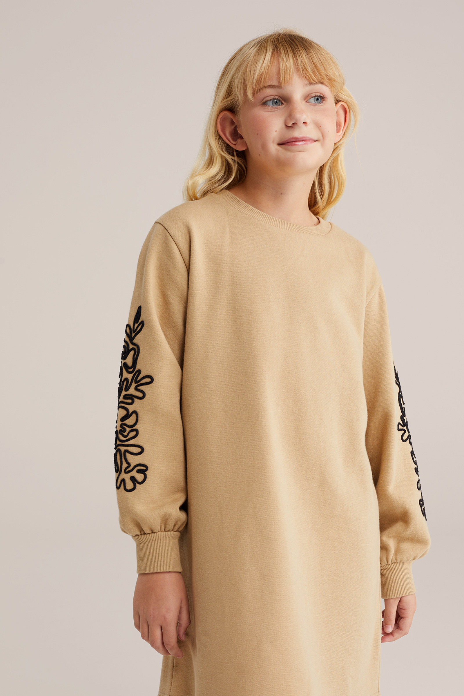 Meisjes sweatjurk met embroideries