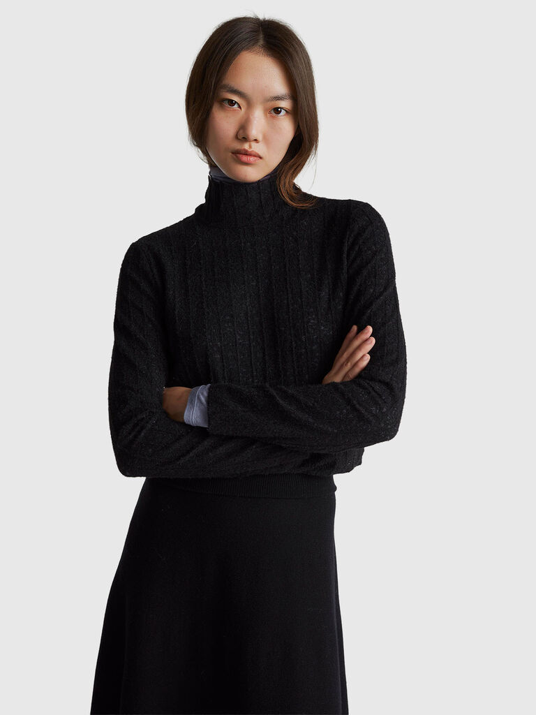 Slim fit lace blouse