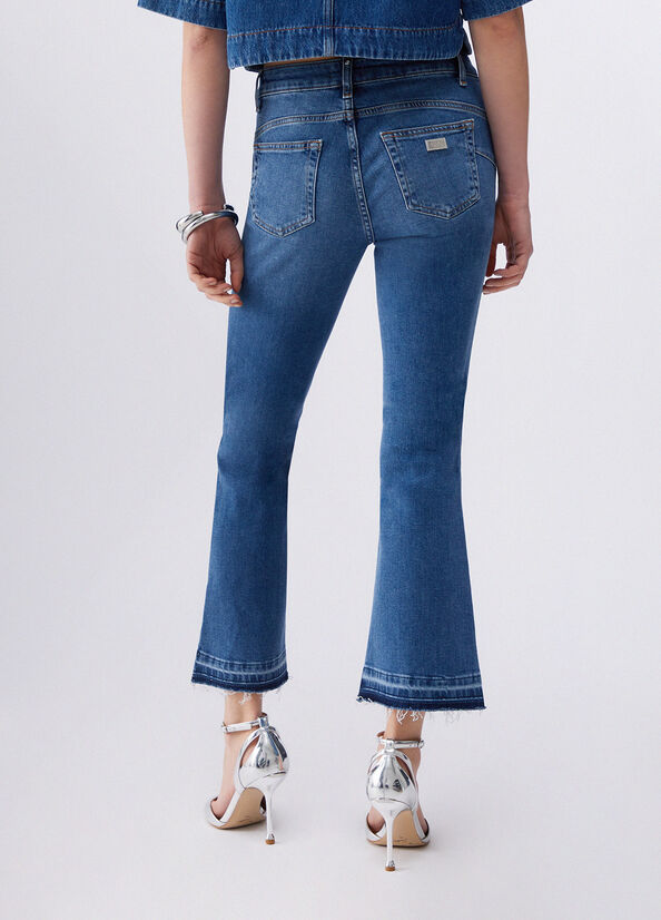 Jeans bootcut con orli unfinished