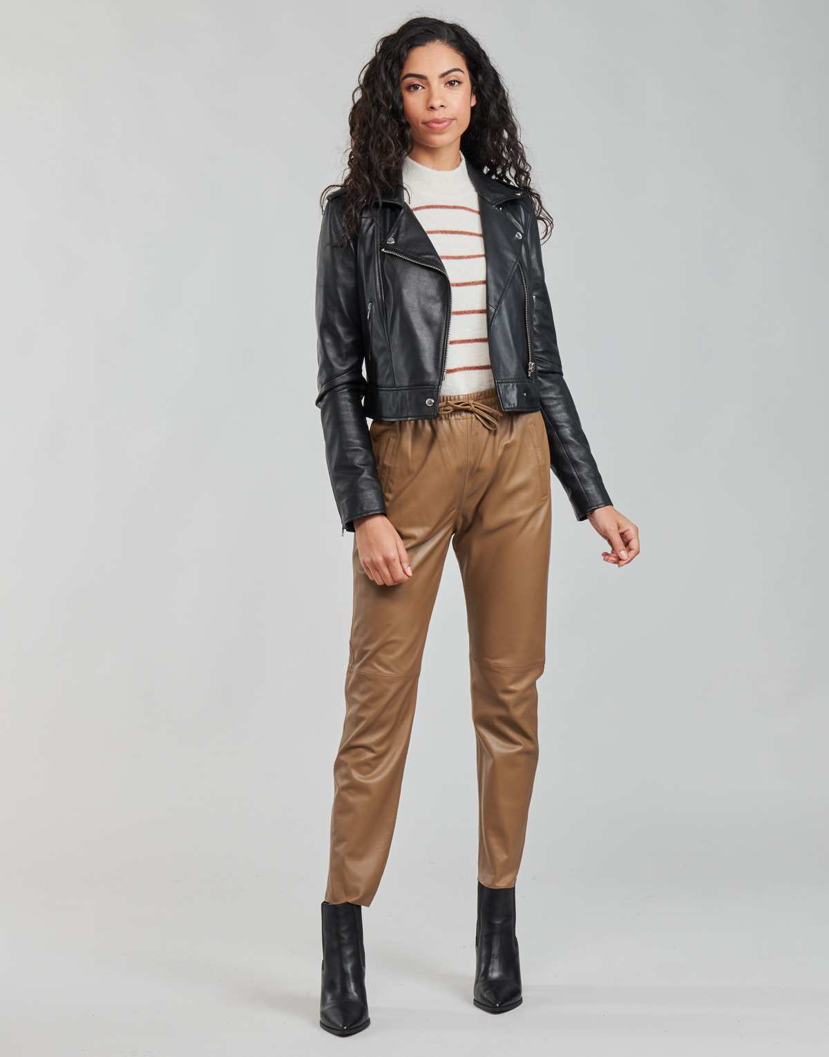 Oakwood - GIFT - Camel