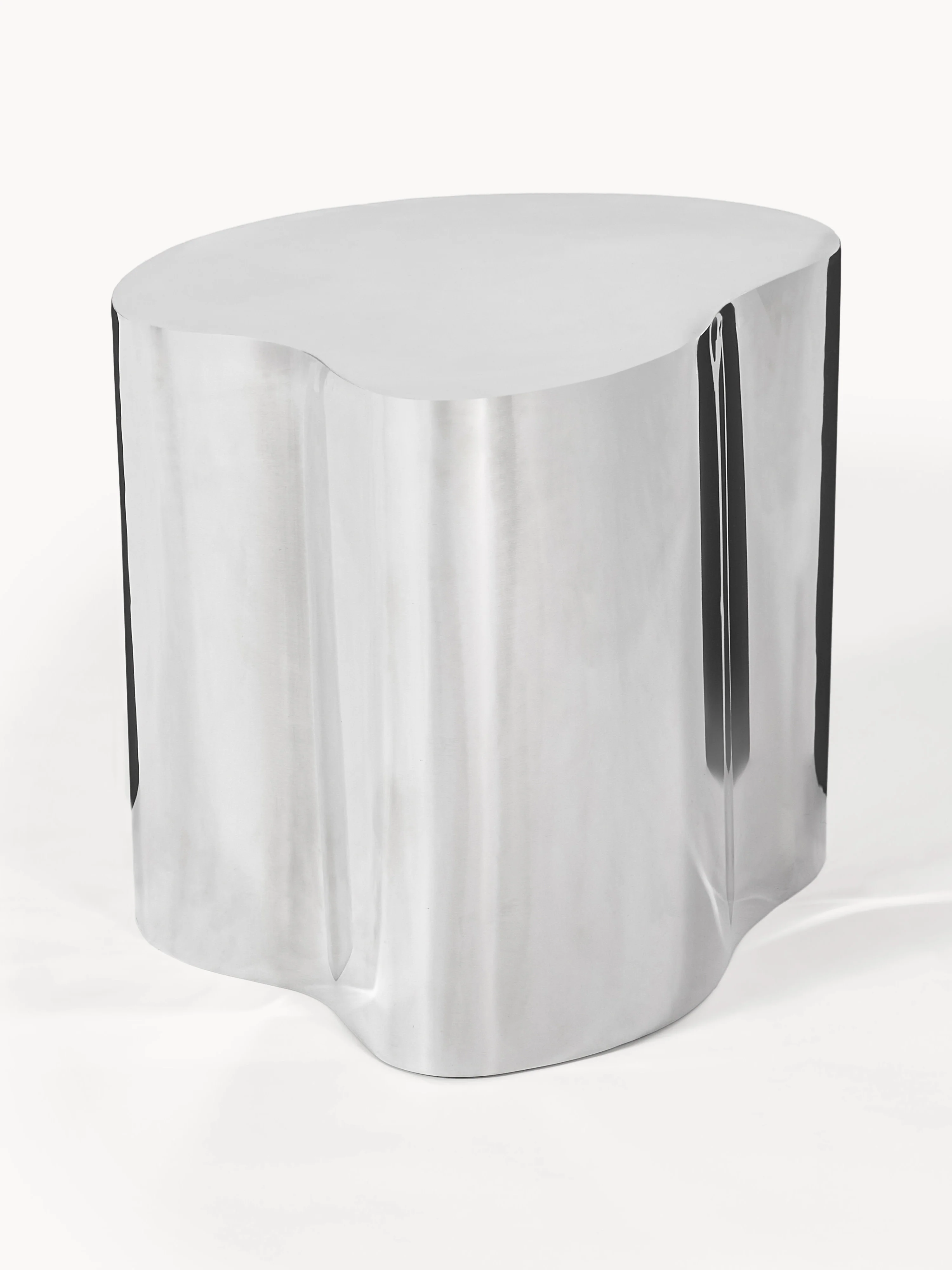 Metall-Beistelltisch Dale in organischer Form