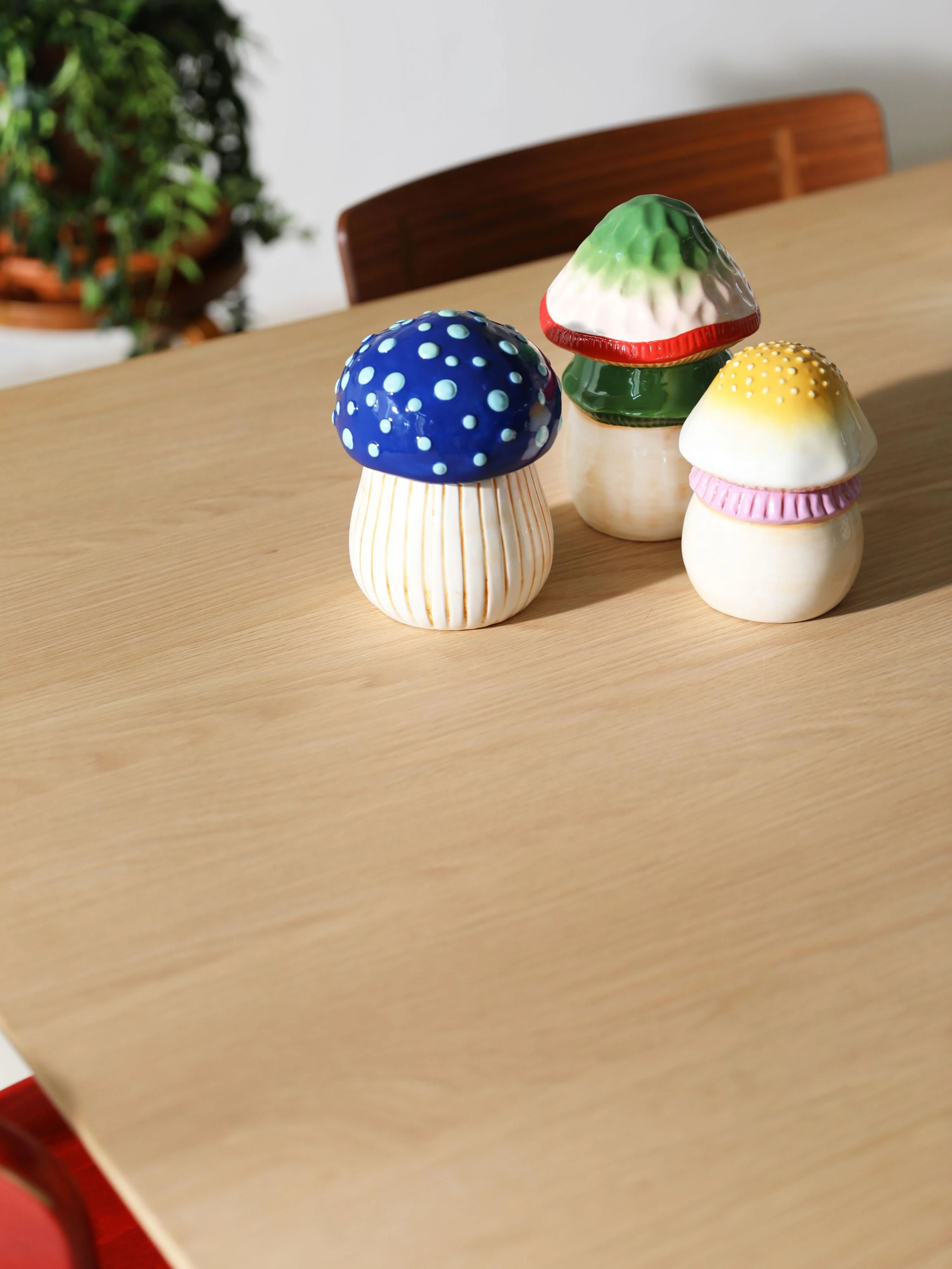 Handbemalte Aufbewahrungsdose Magic Mushroom aus Dolomit