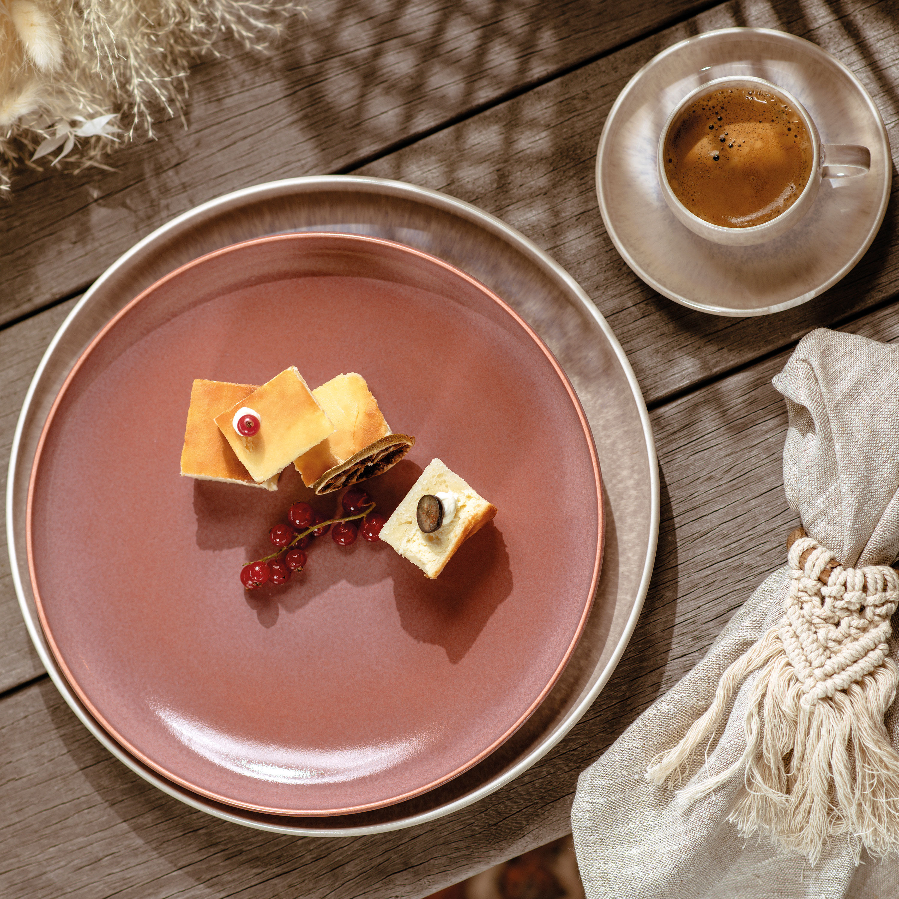 Perlemor Plate - Pink, 9.4'', Premium Porcelain