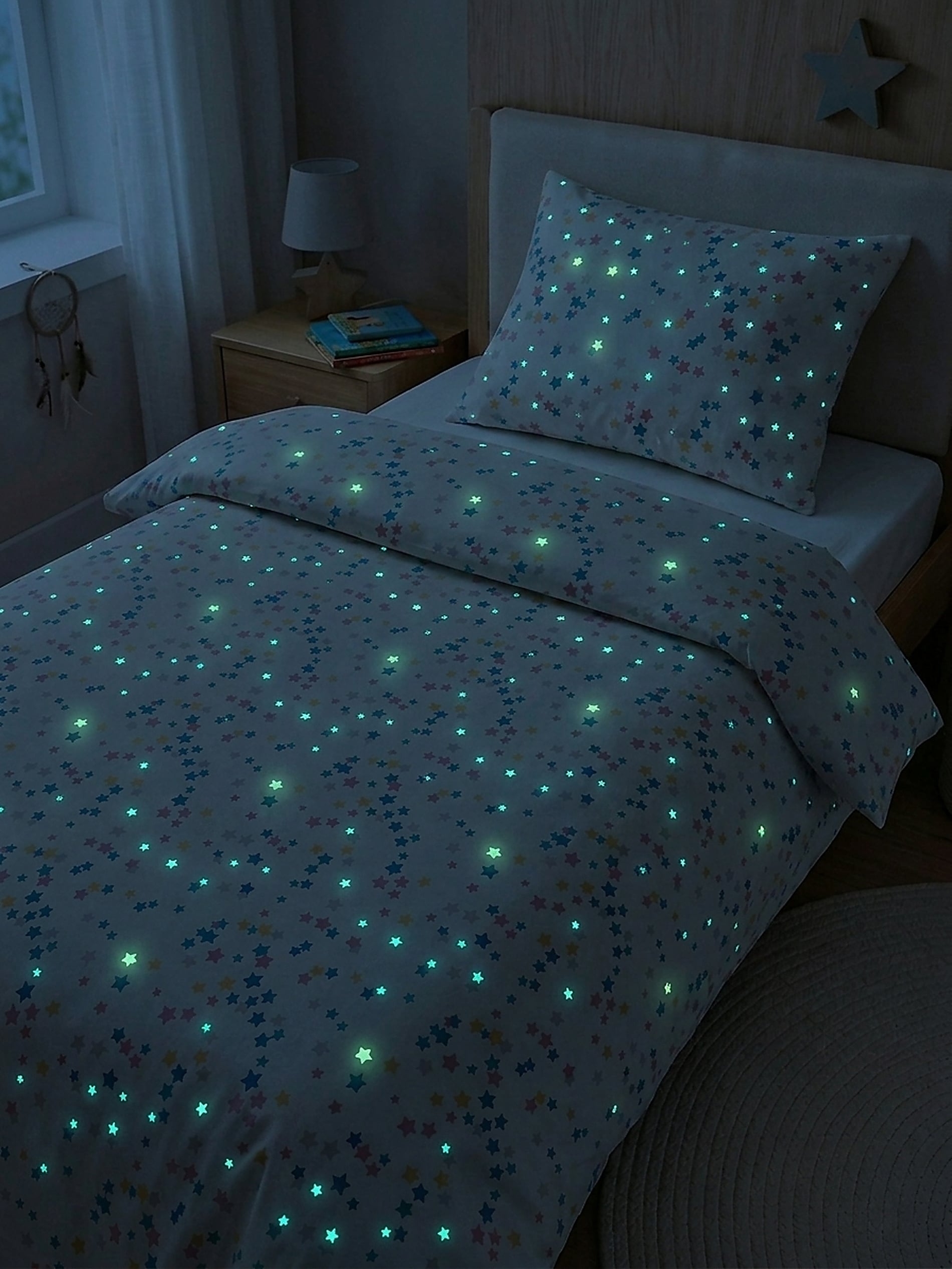 Komplet pościeli z fluorescencyjnym wzorem w gwiazdy
