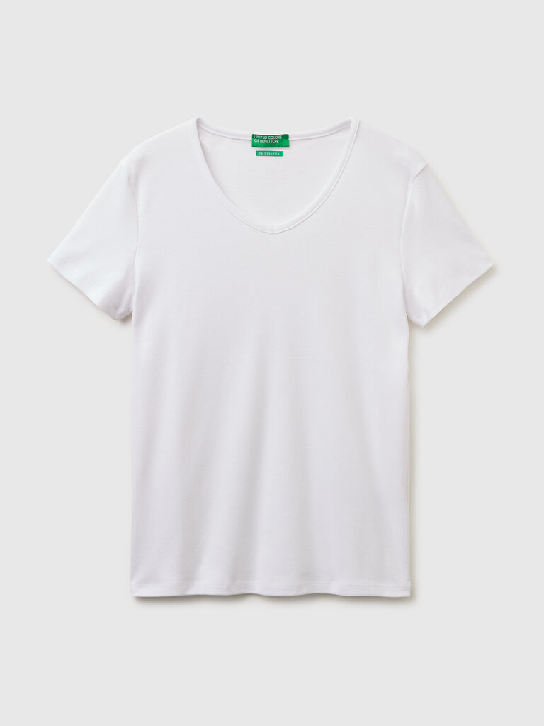 Slim fit t-shirt with V-neck