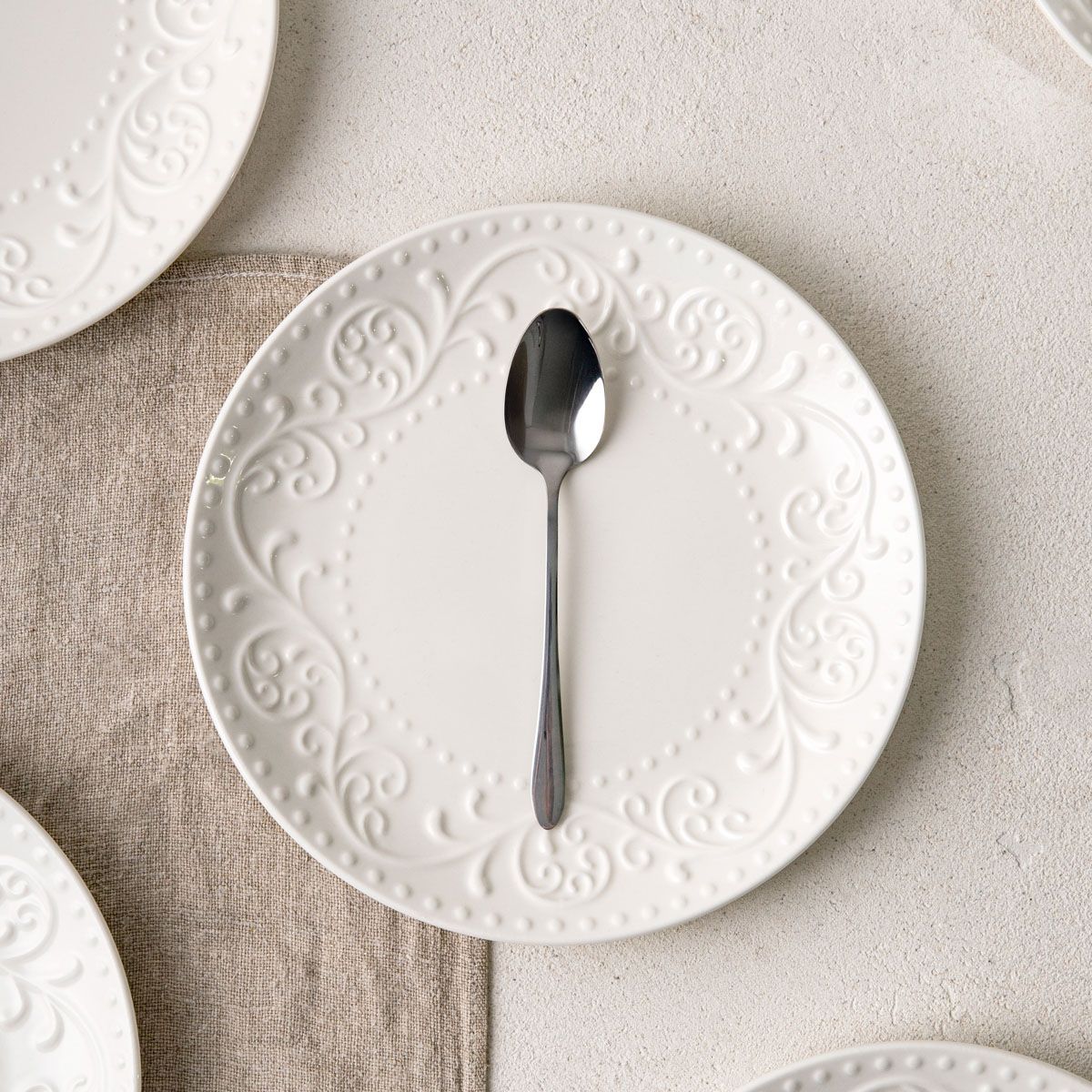 Talerz SYLIA deserowy biały z ornamentem 21 cm
