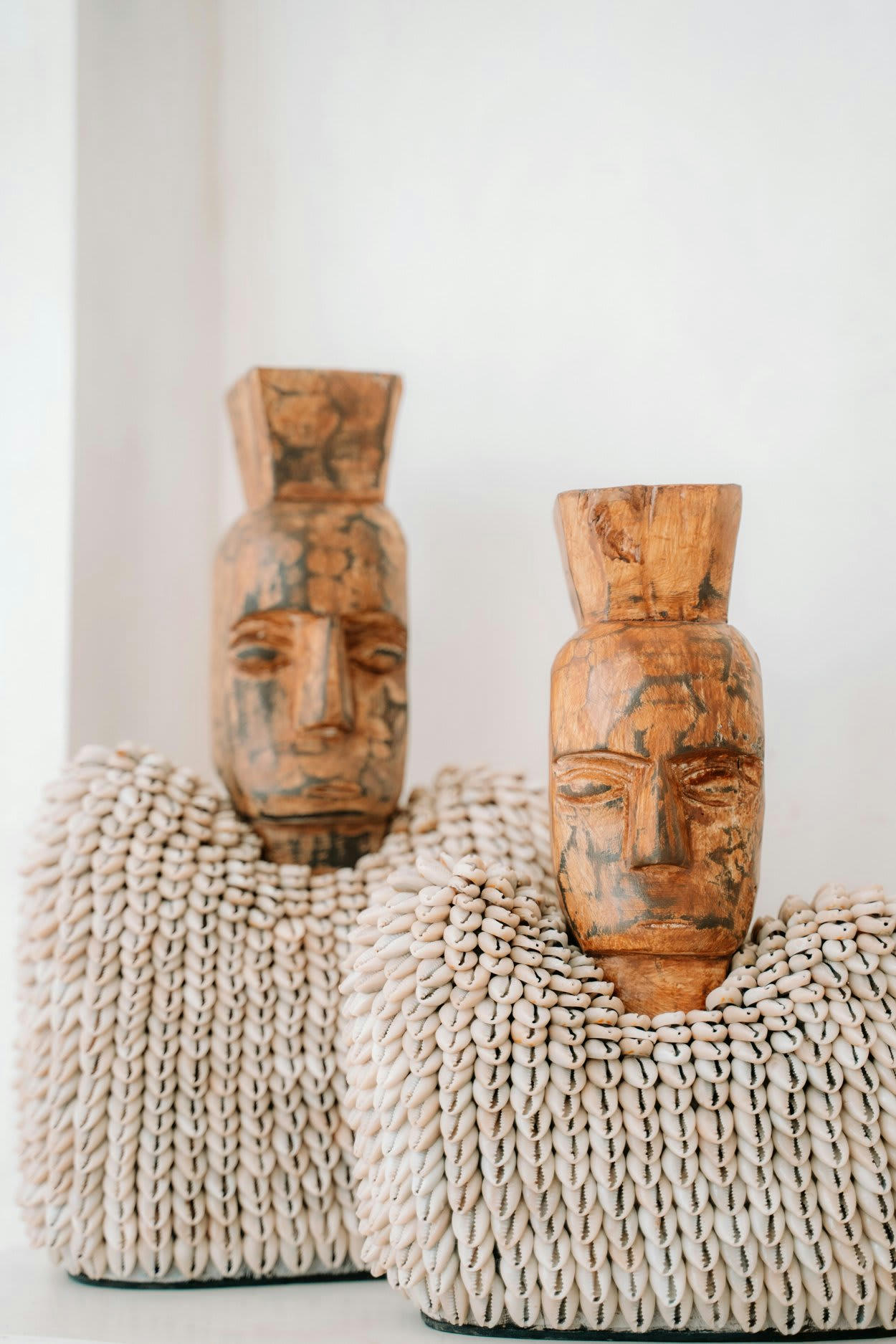 OGOH OGOH - Statue en bois et coquillage naturel blanc H36