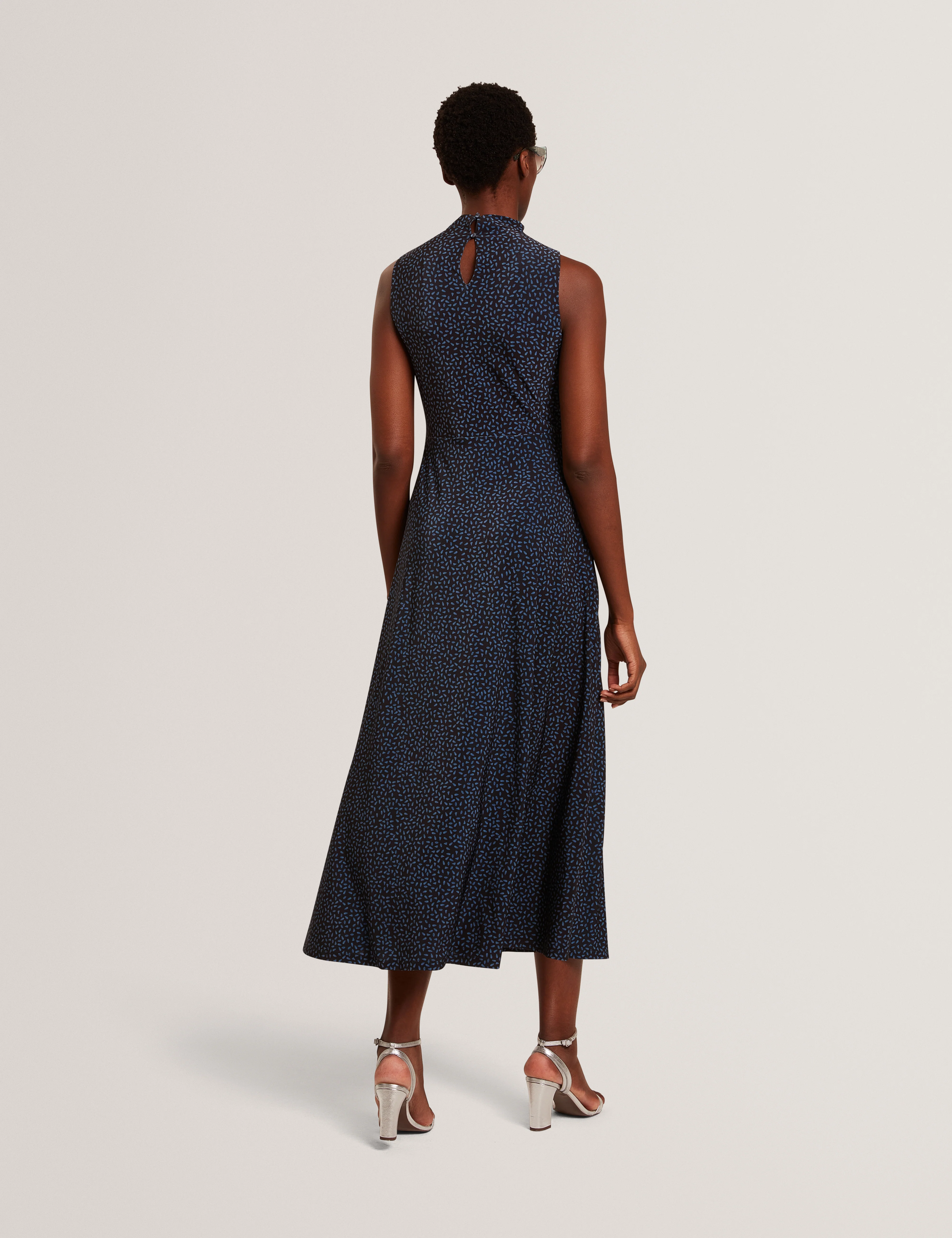 INISHA | BLACK