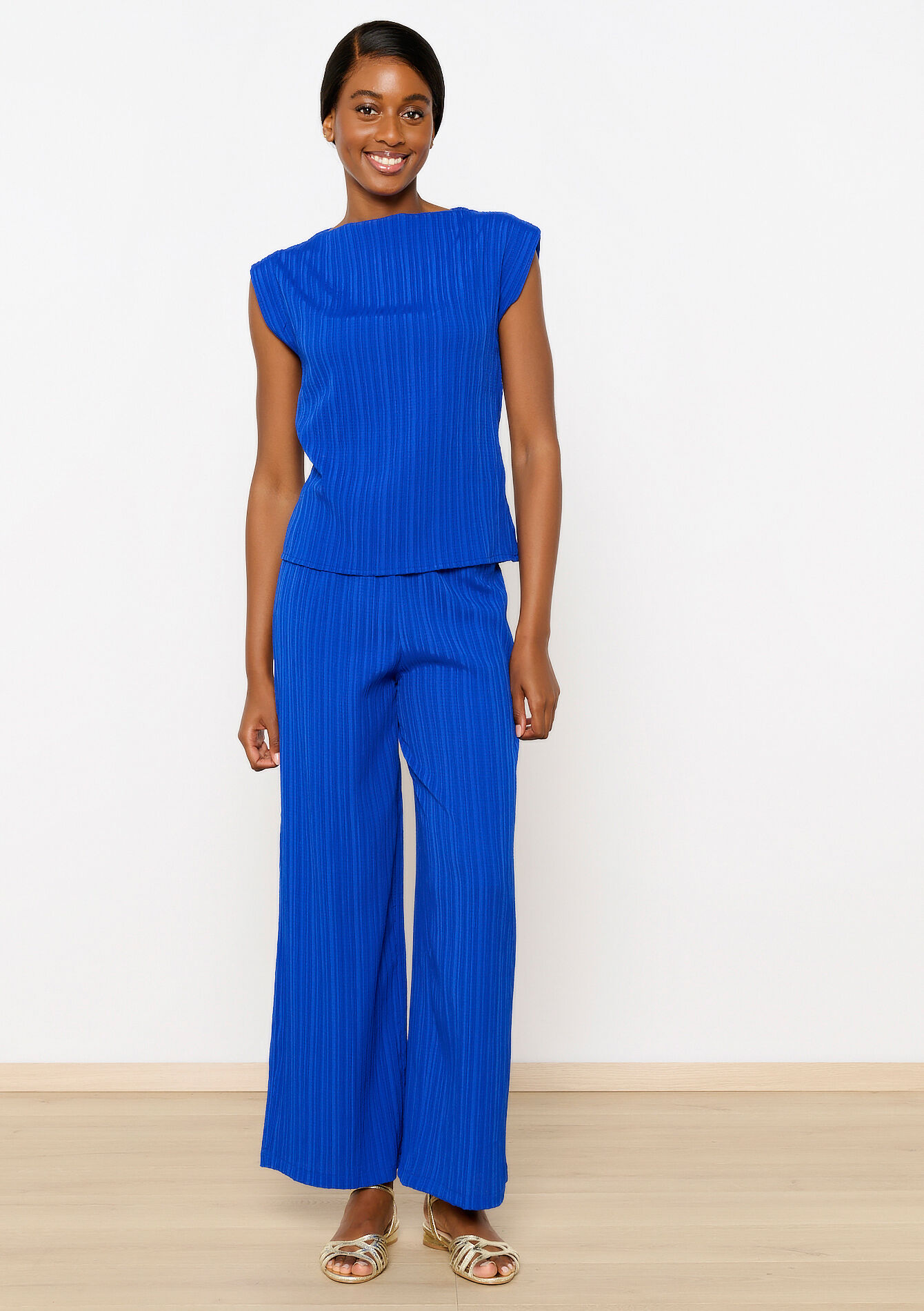 Mouwloze top met pliss&eacute;