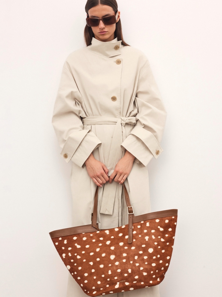 Large handbag with natural hair finish