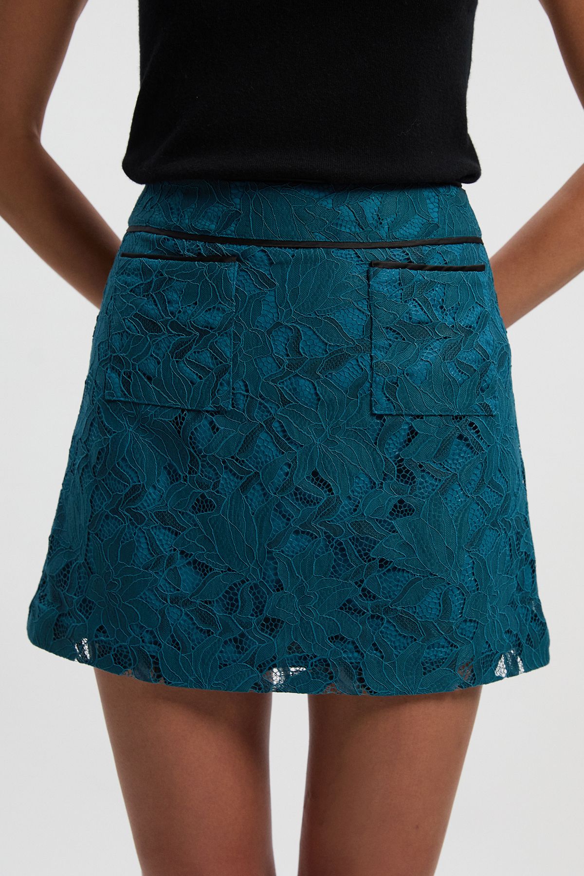 KarenMillen Tipped Corded Lace Woven Mini Skirt
