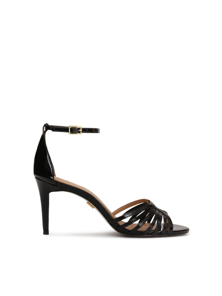Patent leather sandals with elegant straps