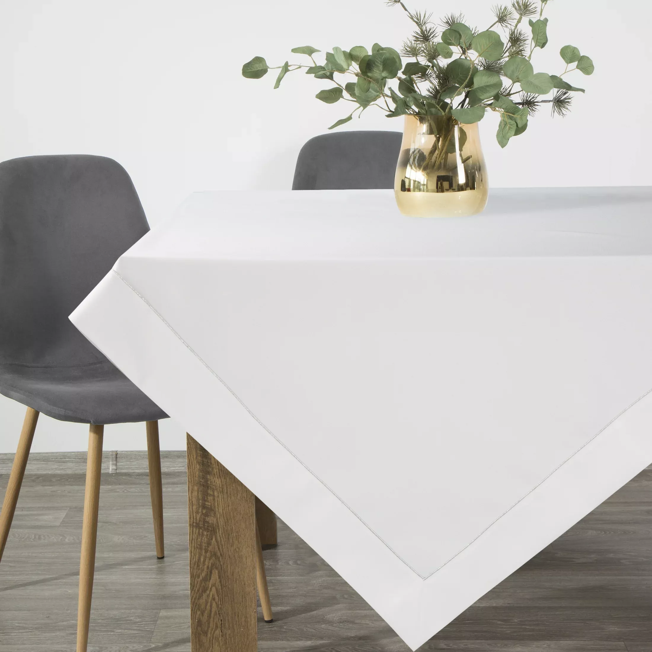 Obrus biały 145x260 cm MADELE z delikatną srebrną wypustką