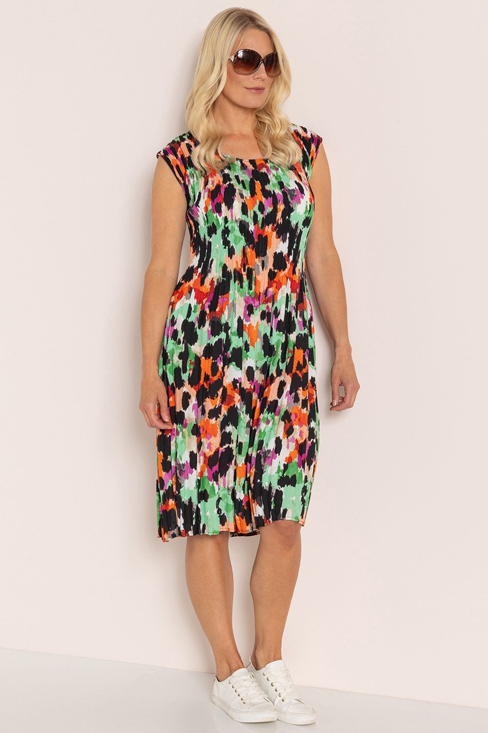 Klass. Pleated Print Dress