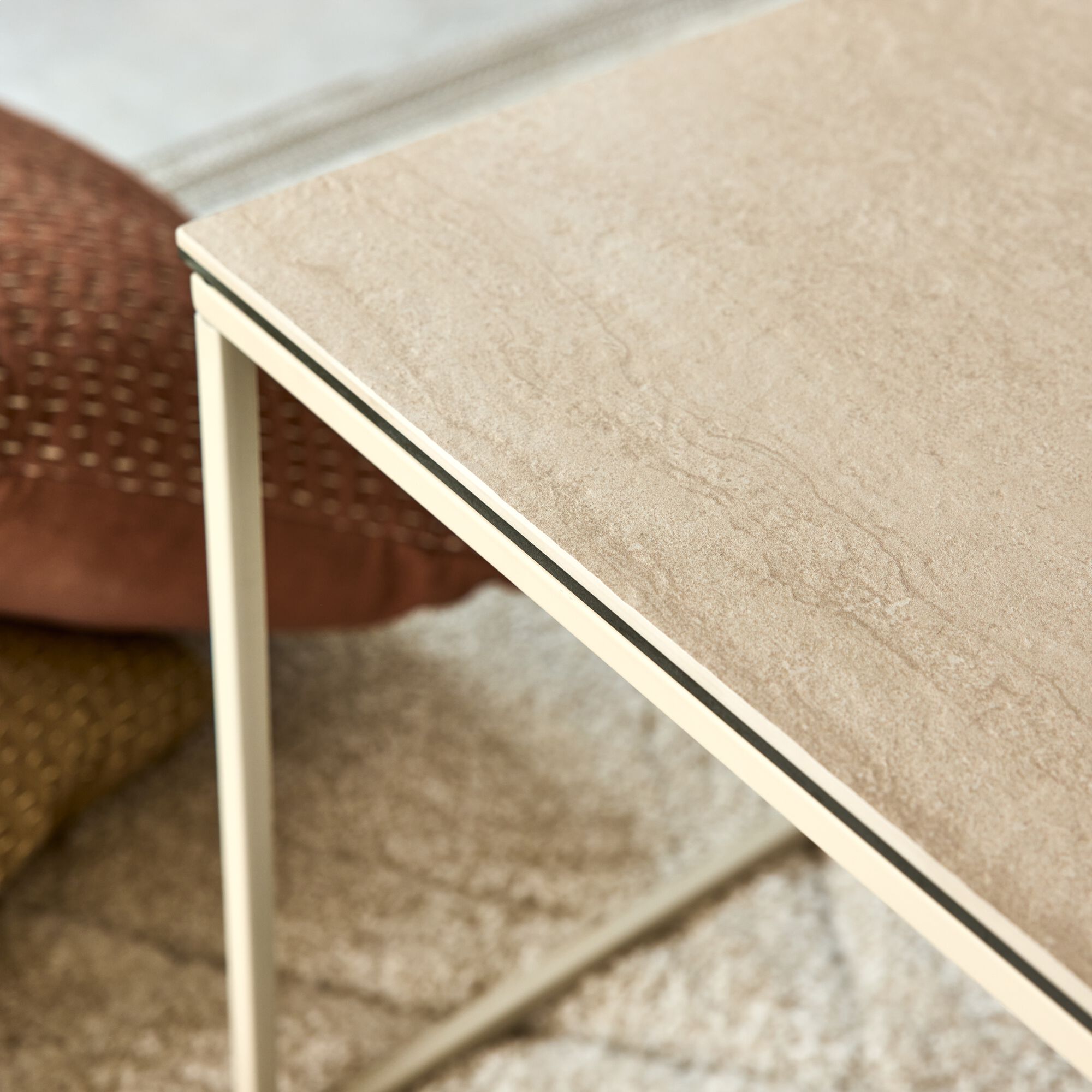 ANJO - Table basse en travertin L110cm - beige