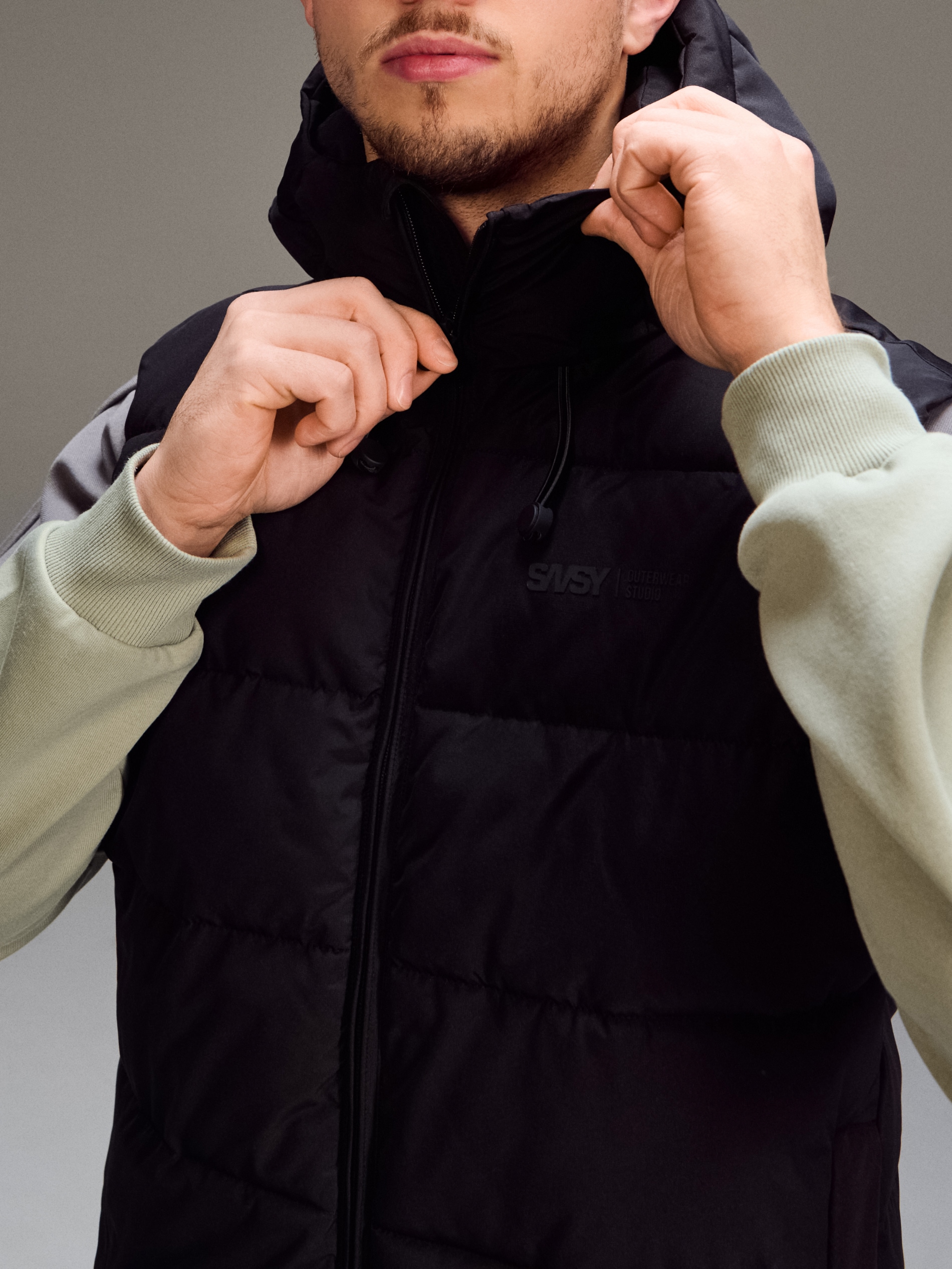 Pikowana kamizelka puffer z kapturem