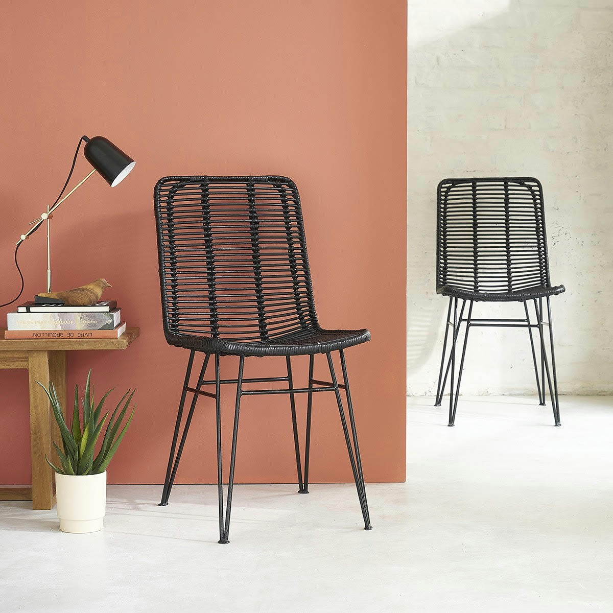 BOHEMA - 2 chaises en rotin et métal noires