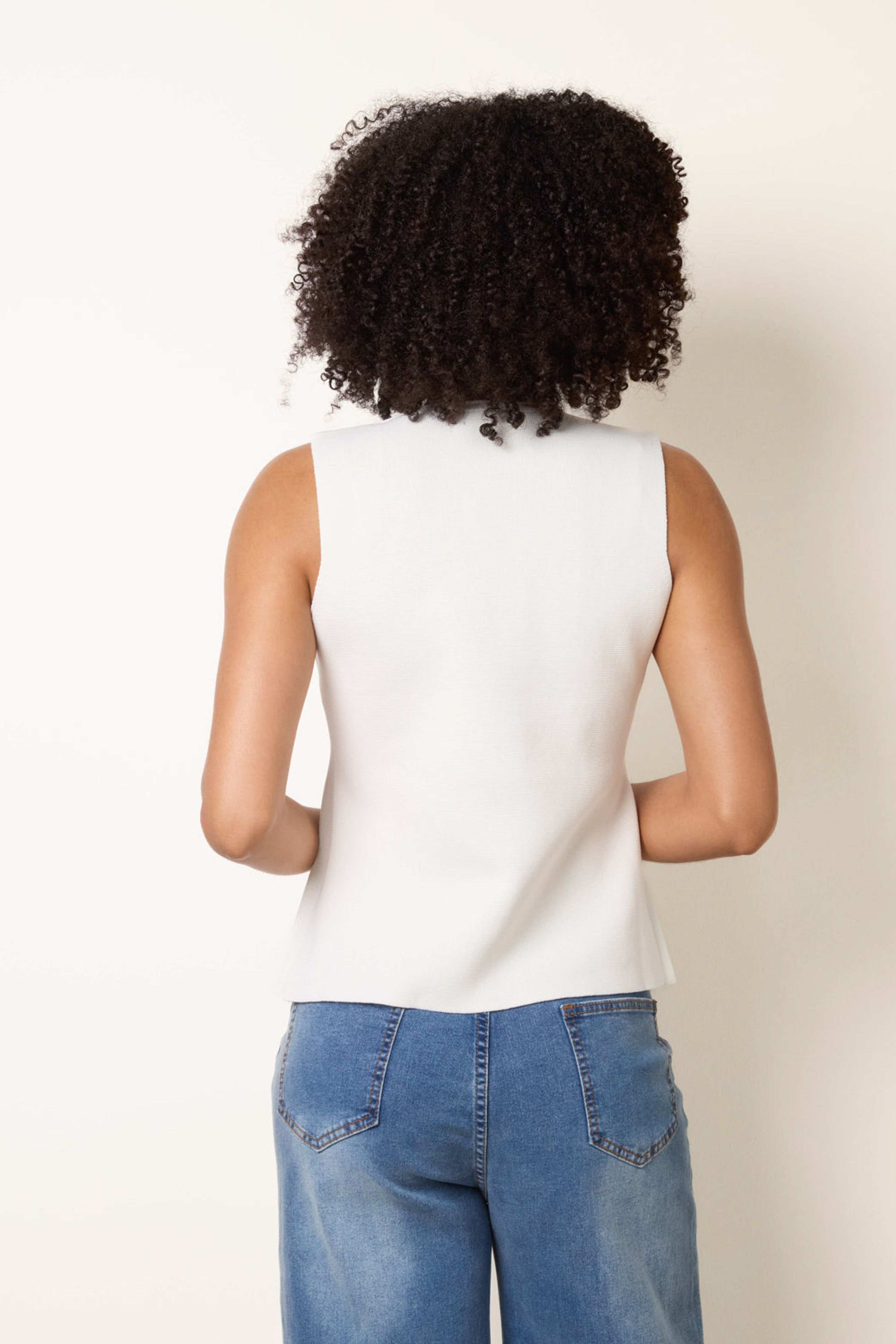 Blue Vanilla Ivory Sleeveless Ribbed Button-Front Vest