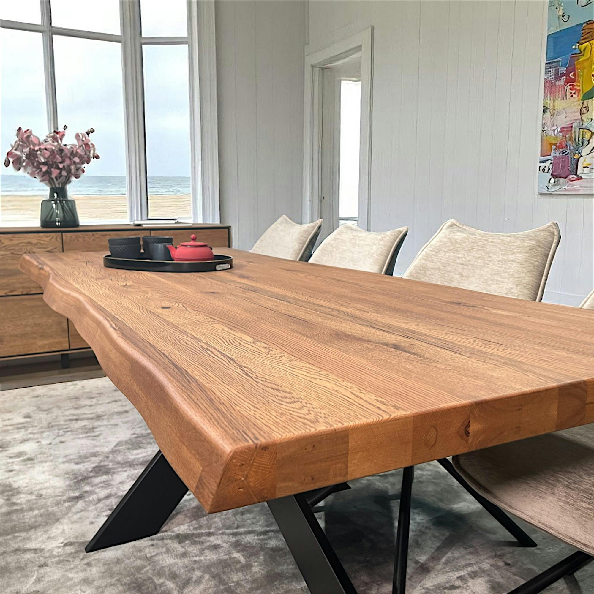 Table en chêne brun pied noir fin avec bords naturels 200 cm PALERME
