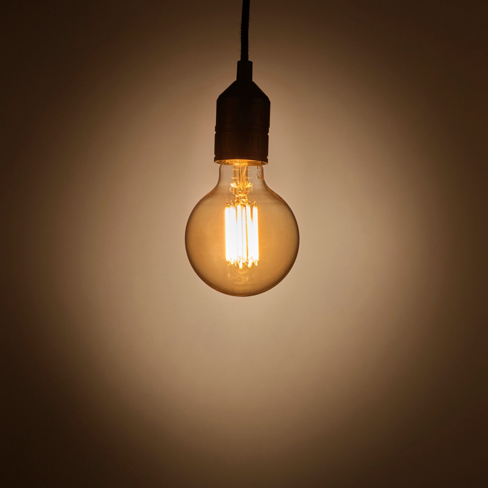 AMBRE - Ampoule LED globe D9,5cm culot E27 - ambre