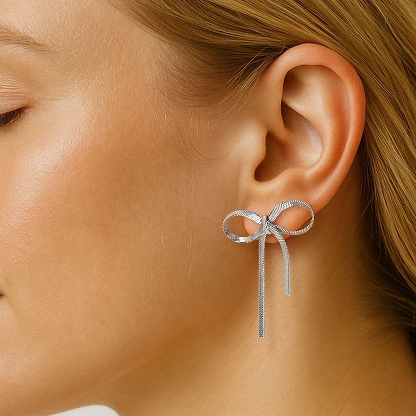 Manfield Zilverkleurige strikjes oorbellen