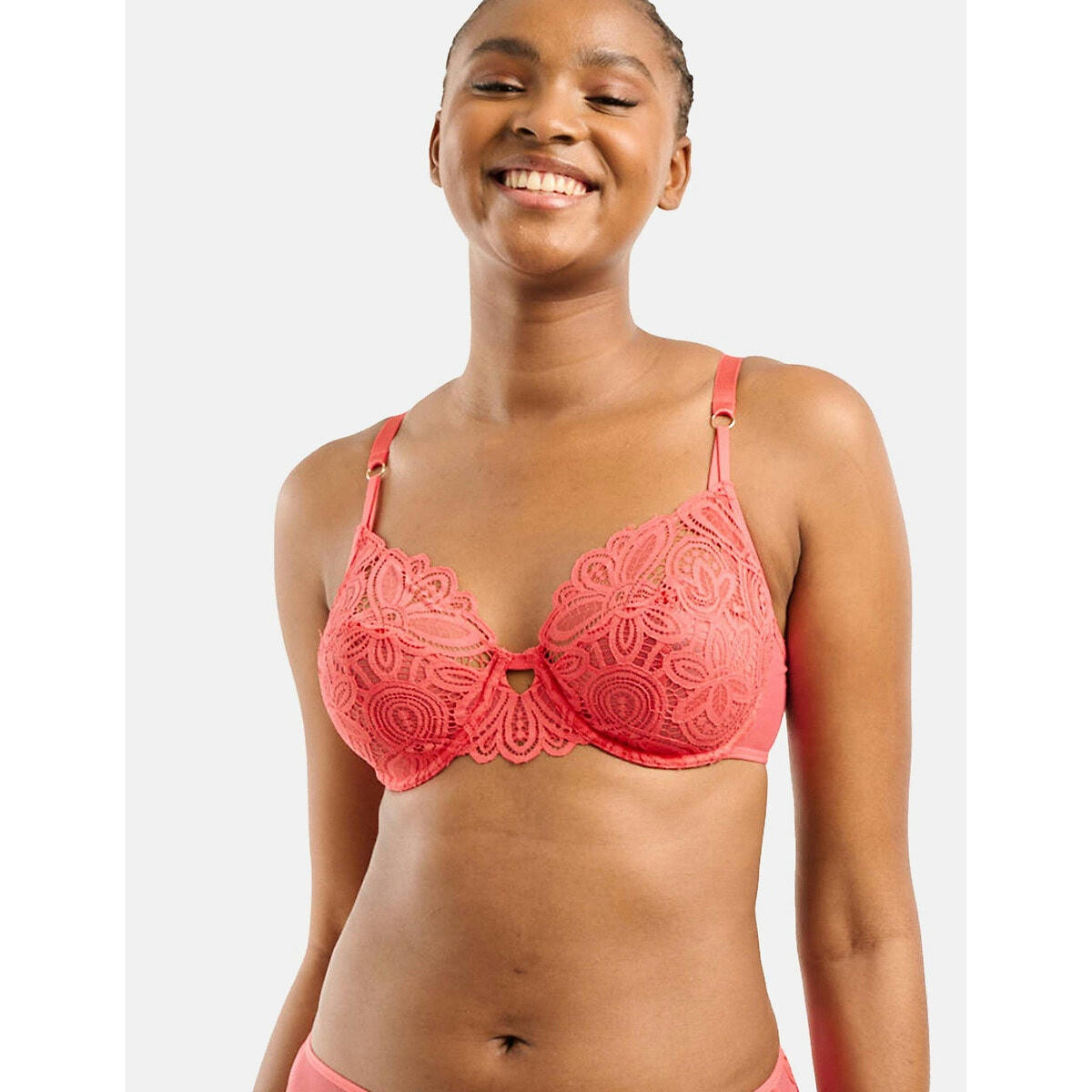 Soutien-gorge corbeille en dentelle Attirance