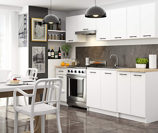 Ensemble de cuisine : blanc, D : l : 240 cm, h : 203 cm, p : 46 cm.