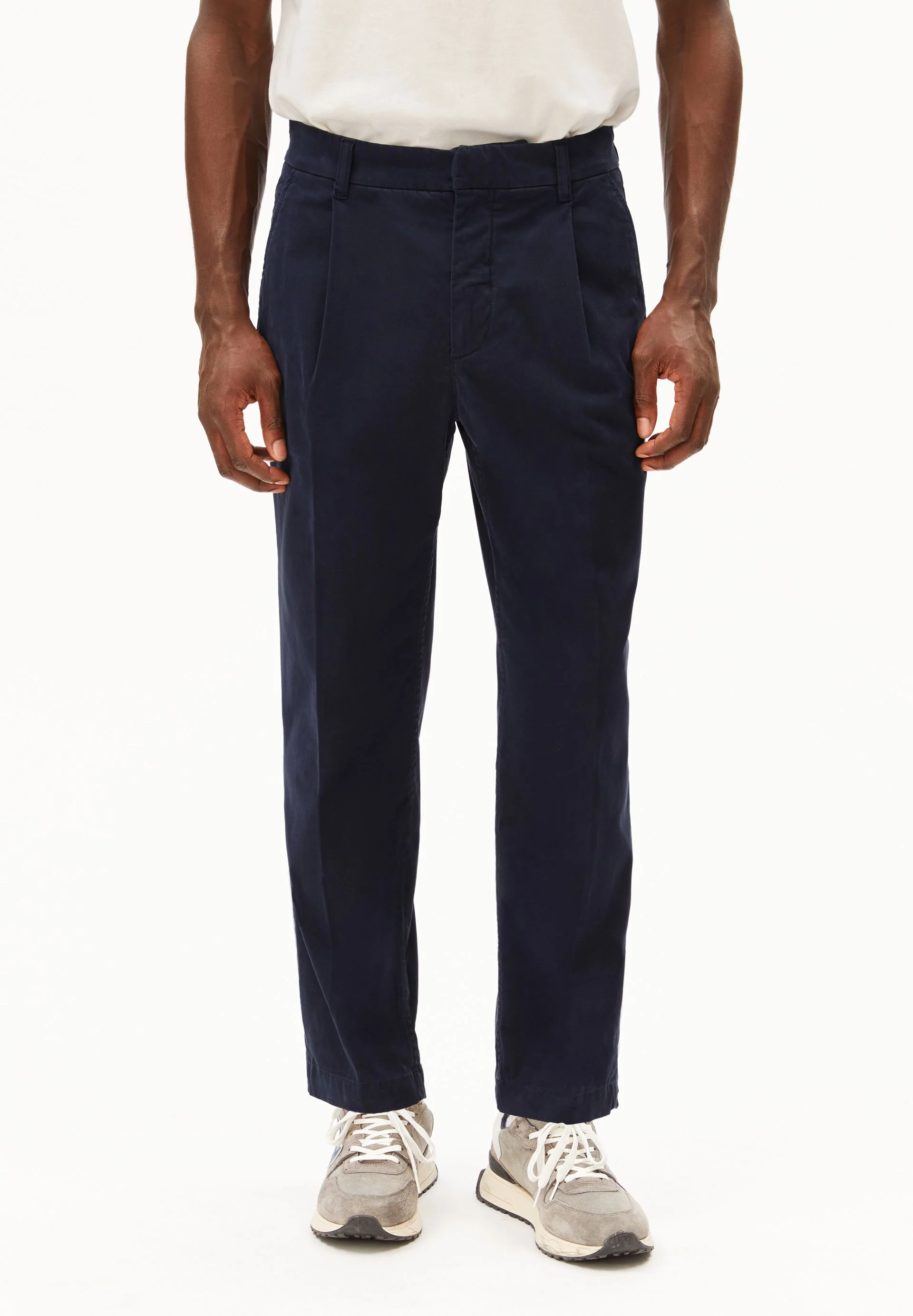 TAAMIR PLISSIERTE CHINOHOSE