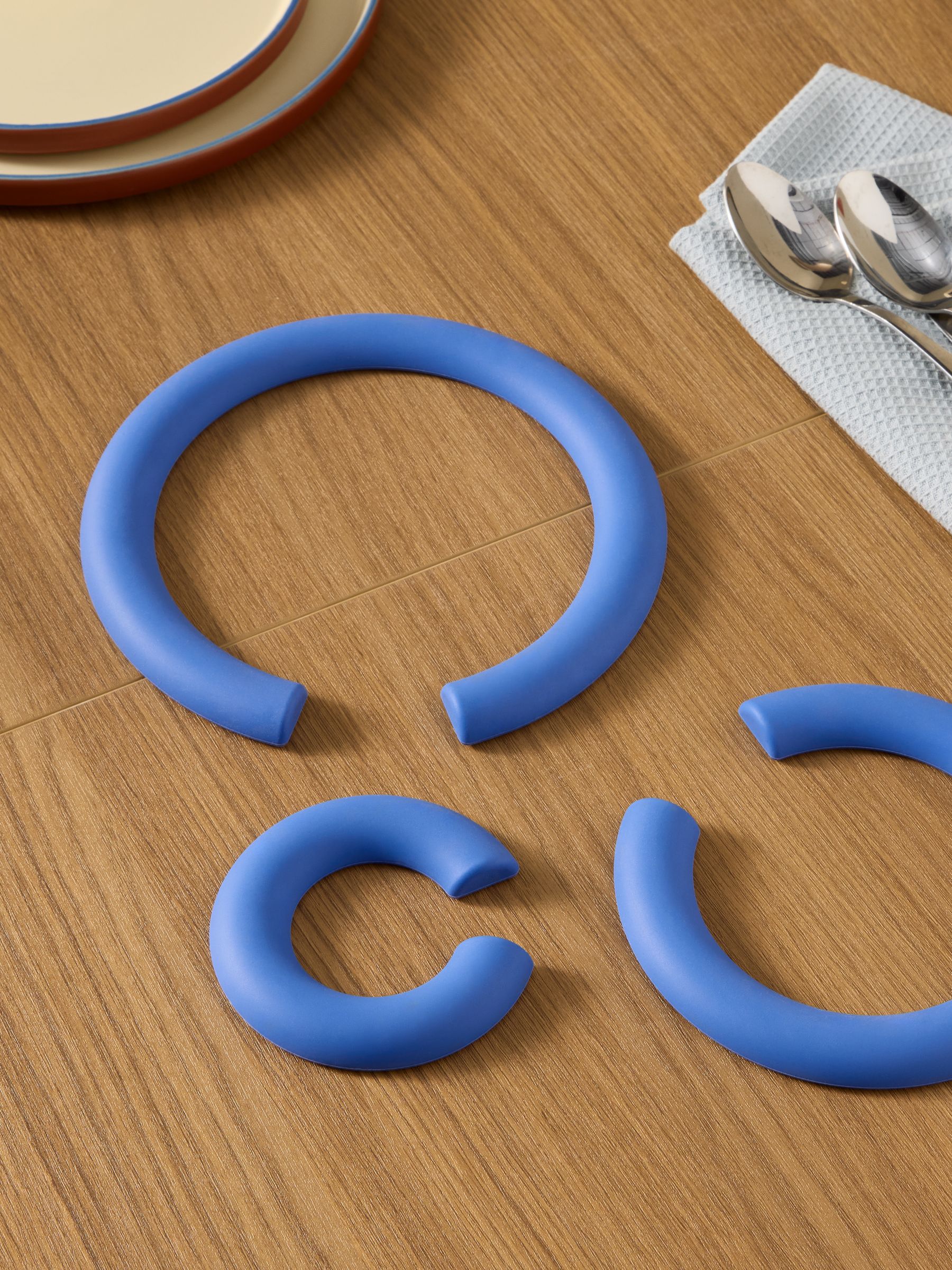 Oona Silicone Trivet in Blue