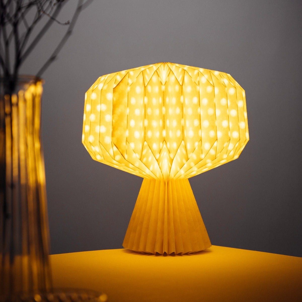 Lampka GALLA papierowa, geometryczna w kropki 27x38 cm