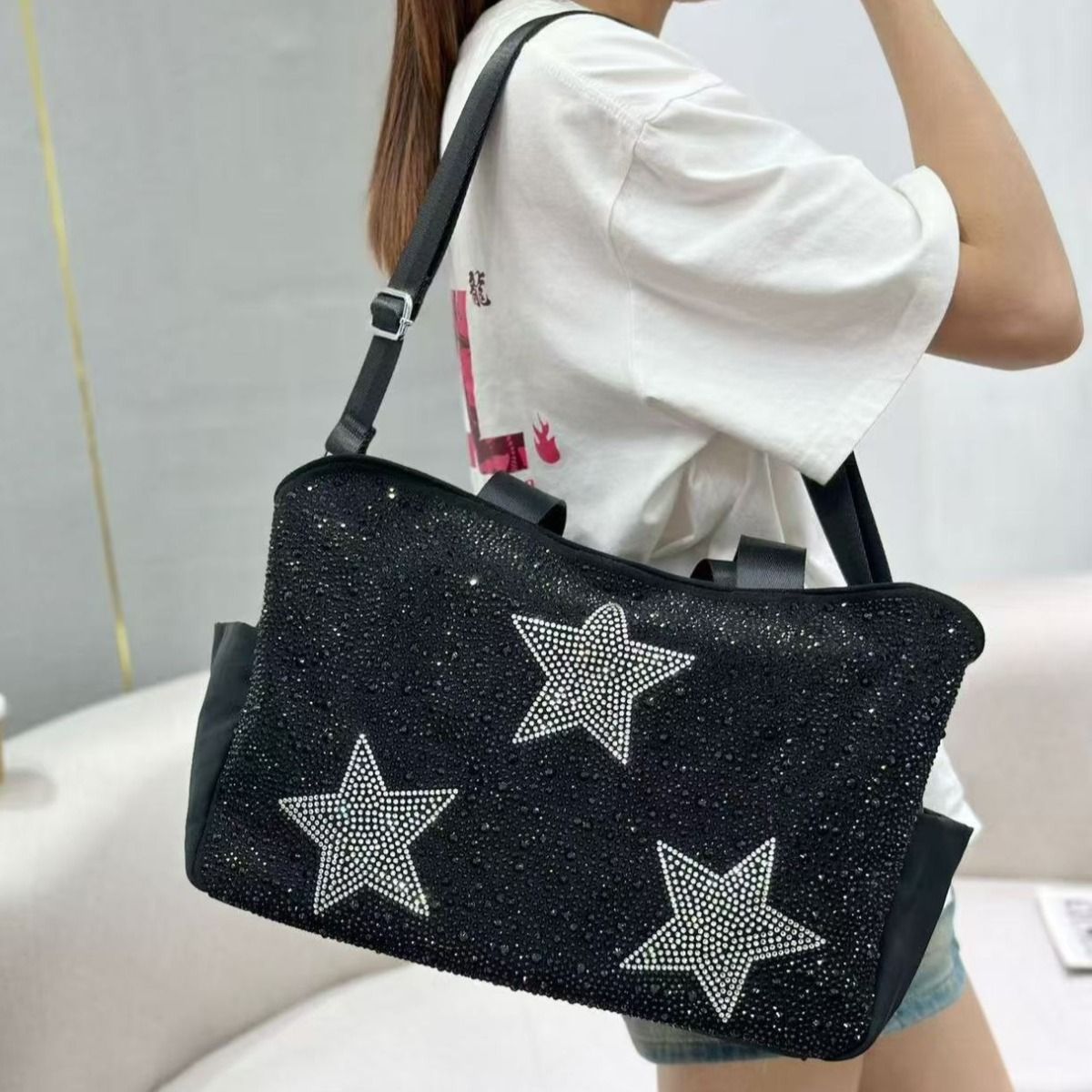 PEACH ACCESSORIES Black Rhinestone Star Handbag