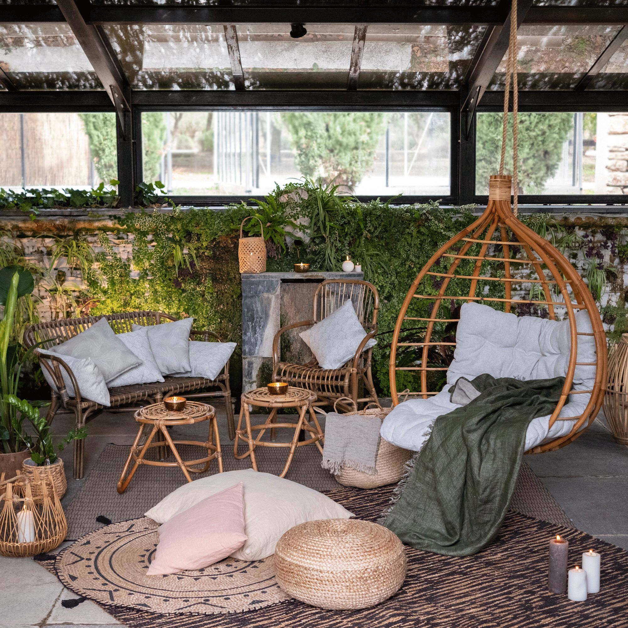 PIANA - Fauteuil de jardin suspendu en rotin et coussin - naturel