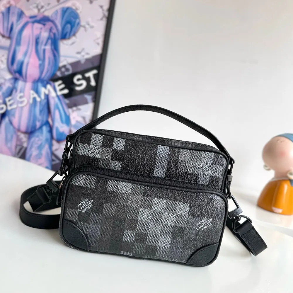 Louis Vuitton M14988 Nil Messenger