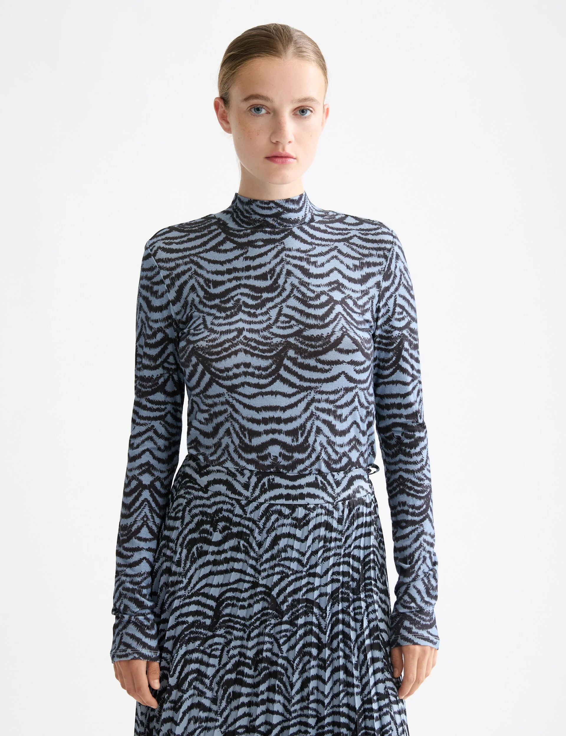 All over printed mock neck long sleeve T-shirt