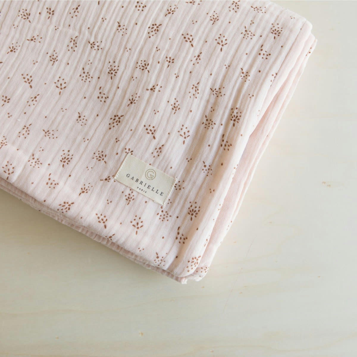 GREEN & KIDS - Couverture ouatinée en gaze de coton bio à motifs rose clair