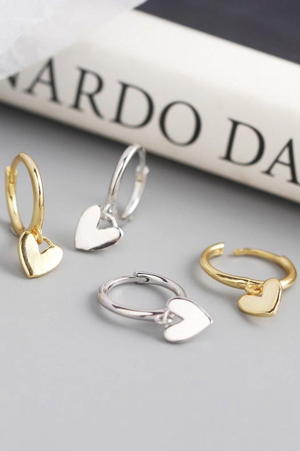 Elk & Bloom 14k Gold Love Heart Hoop Earrings