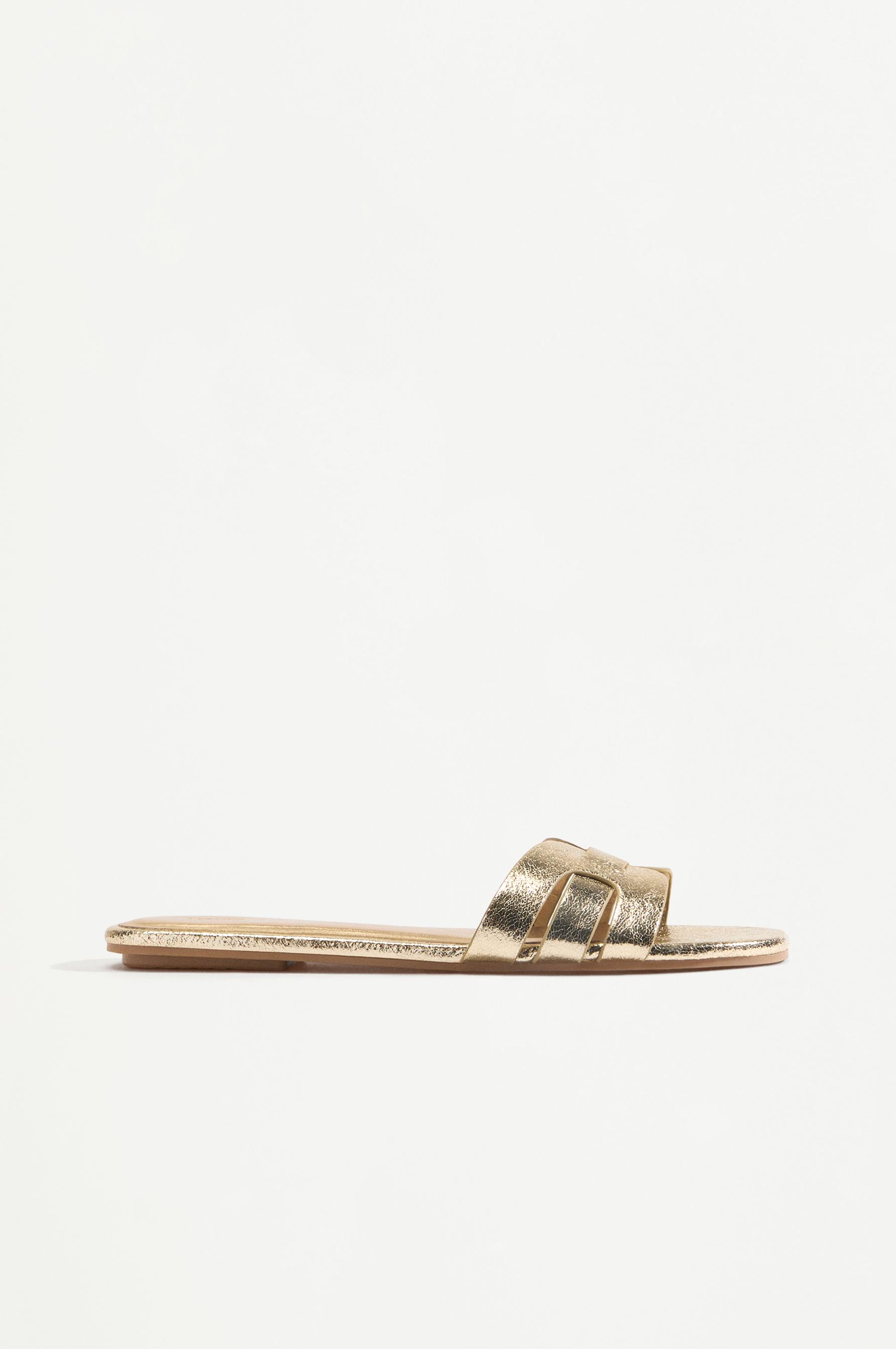 Sandalia plana