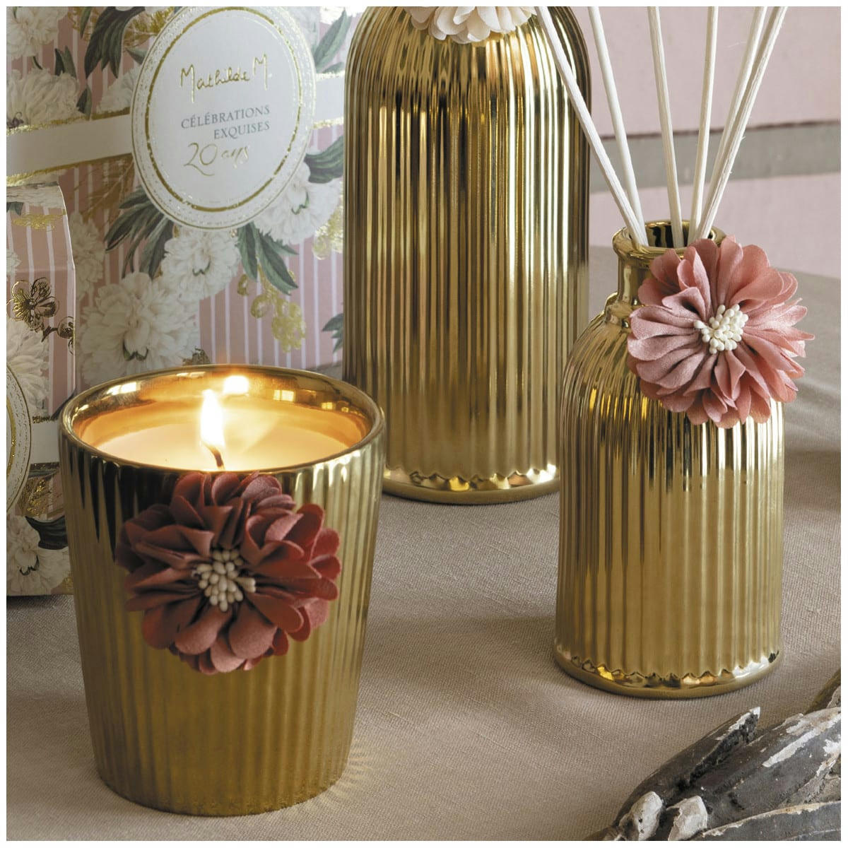 CÉLÉBRATIONS EXQUISES - Bougie parfumée 260 g - Rose Élixir