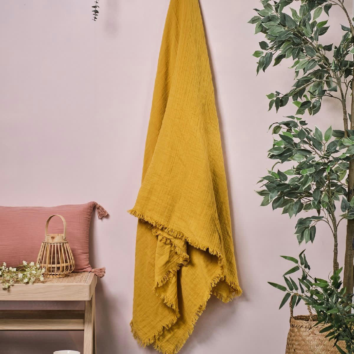 INDIAN FLOWERS - Plaid en gaze de coton jaune 150x200