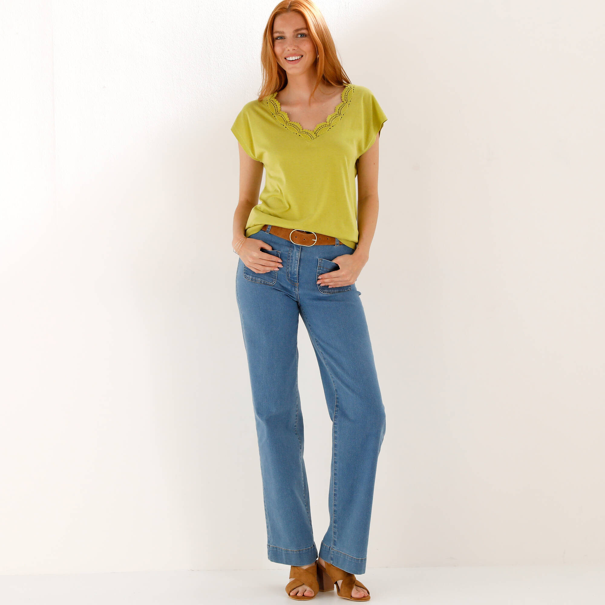 T-shirt uni, col V macramé